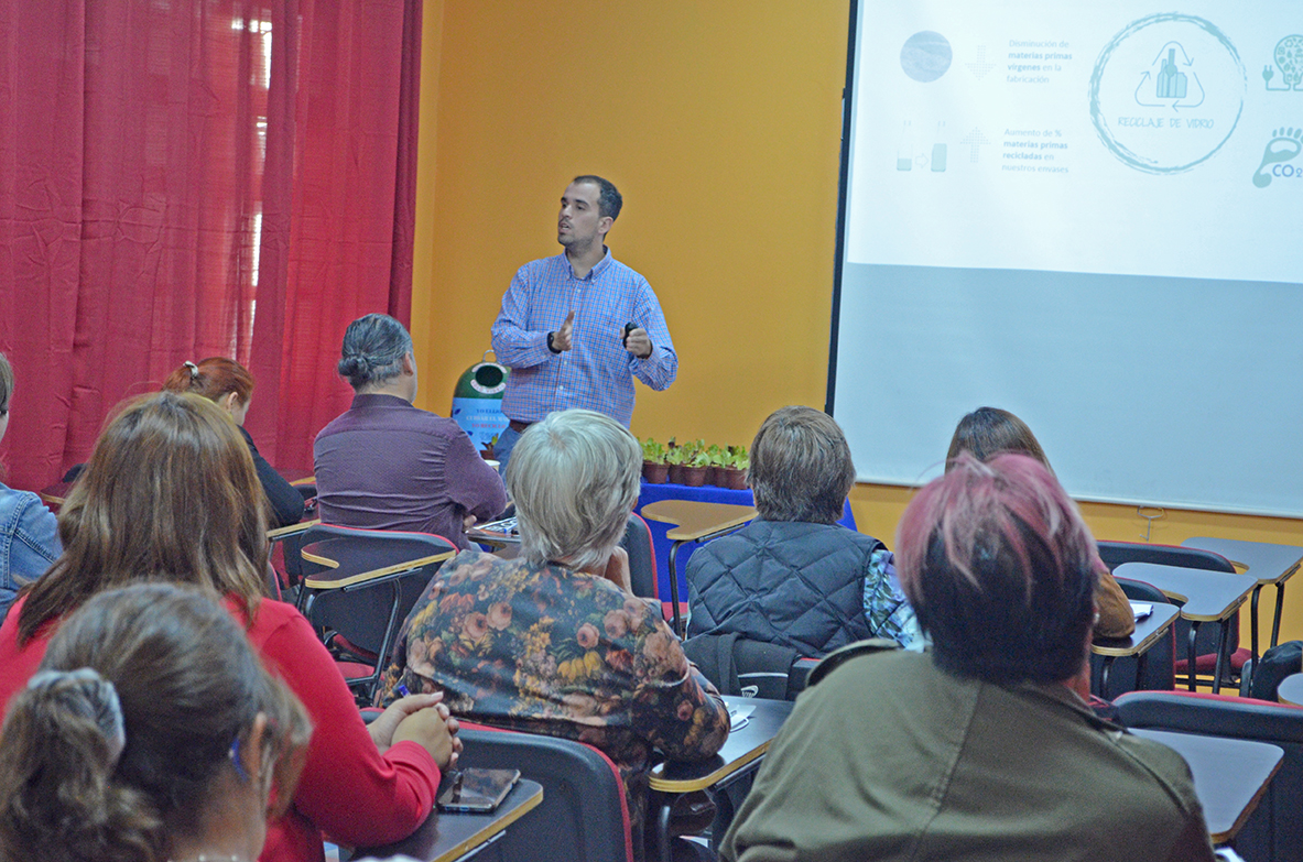 ENTREGAMOS HERRAMIENTAS EN SOSTENIBILIDAD PARA LLAY LLAY